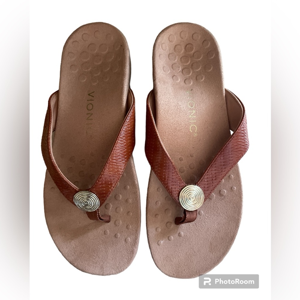 Vionic brown flip flop sandals with gold medallion size 8